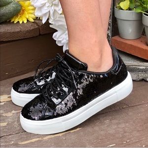 New never worn sequin black kicks